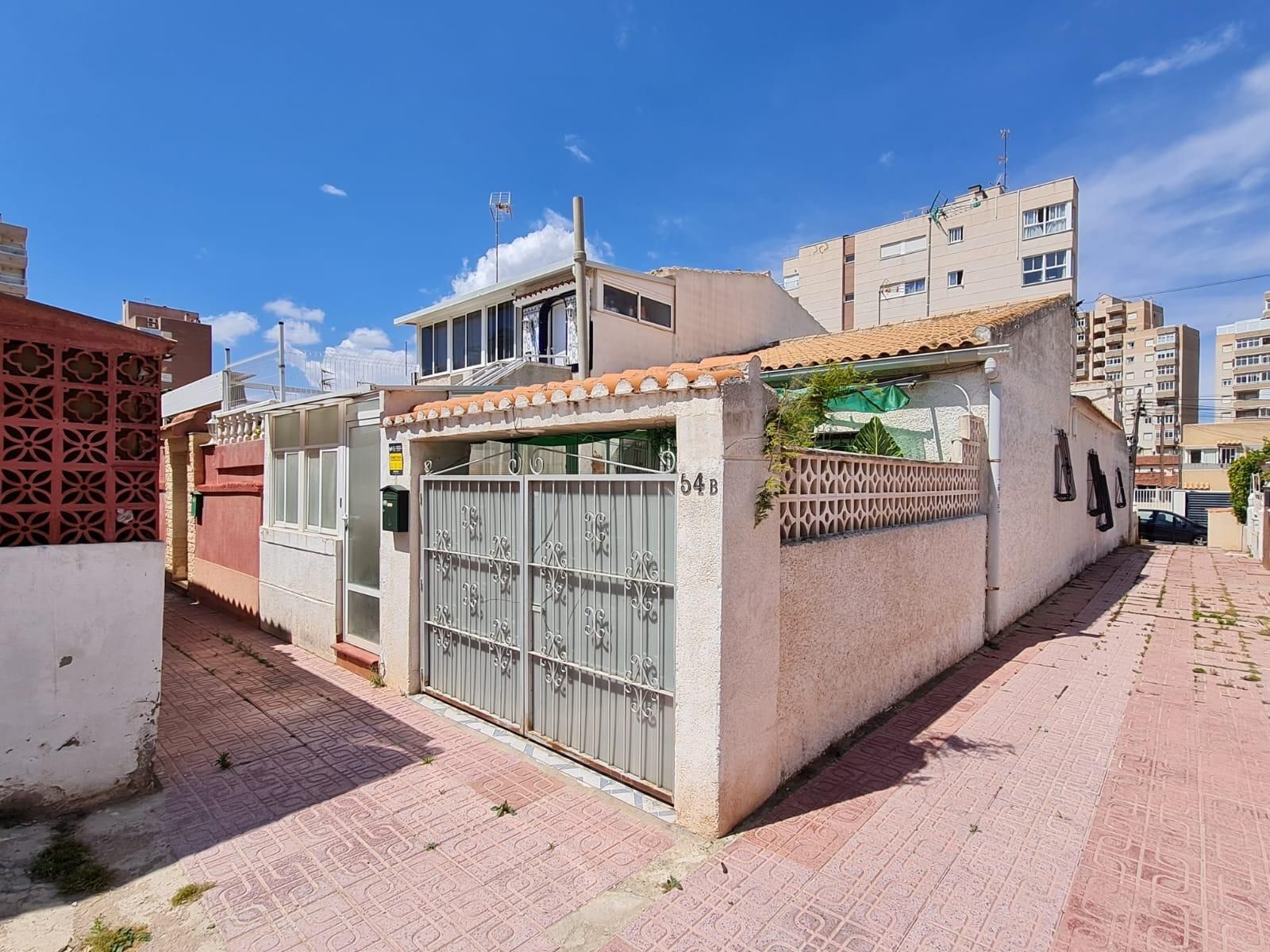 Exterior view of Single-family semi-detached for sale in Torrevieja  with Air Conditioner and Terrace
