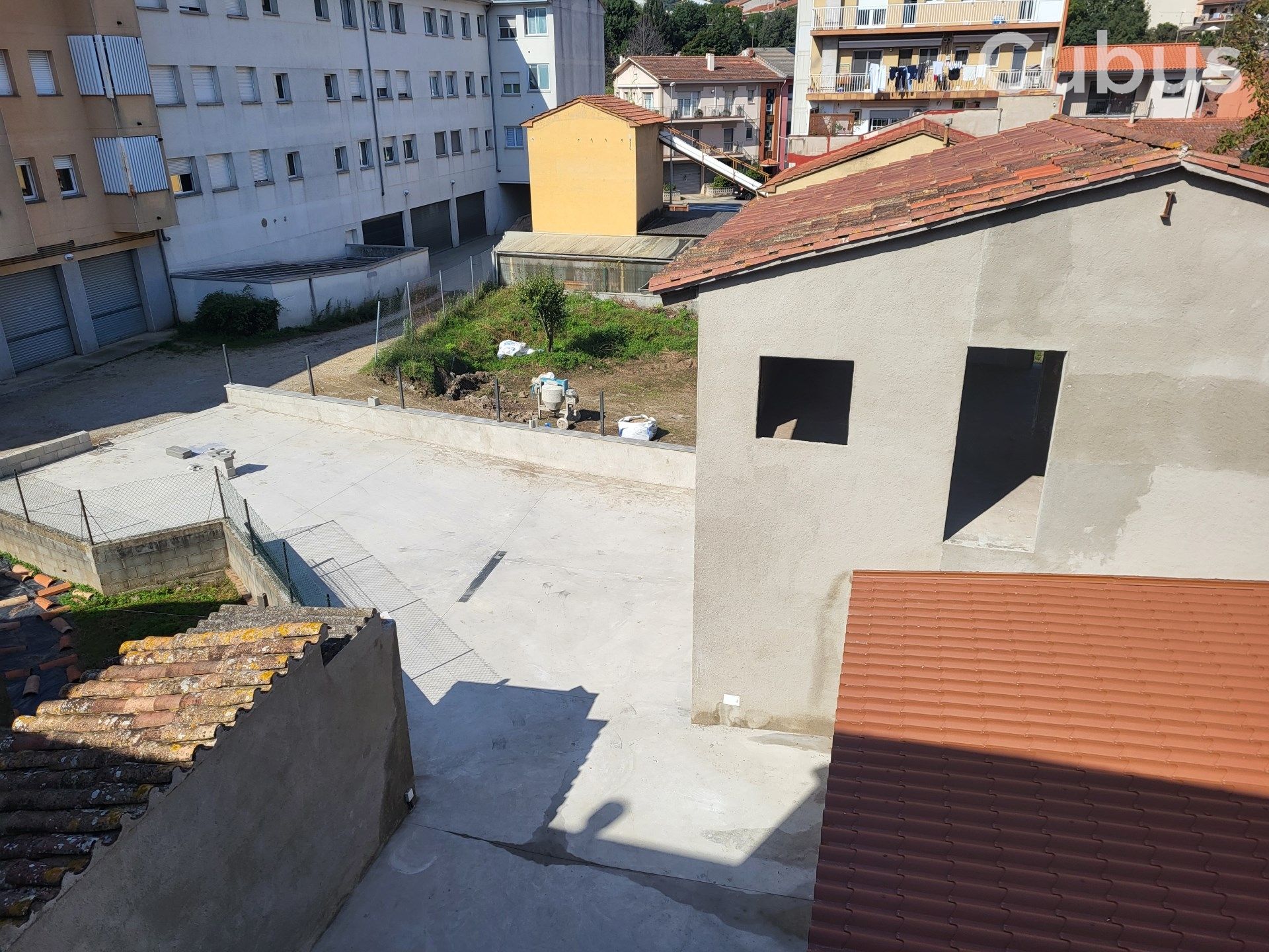 Vista exterior de Pis en venda en Olot amb Calefacció i Balcó