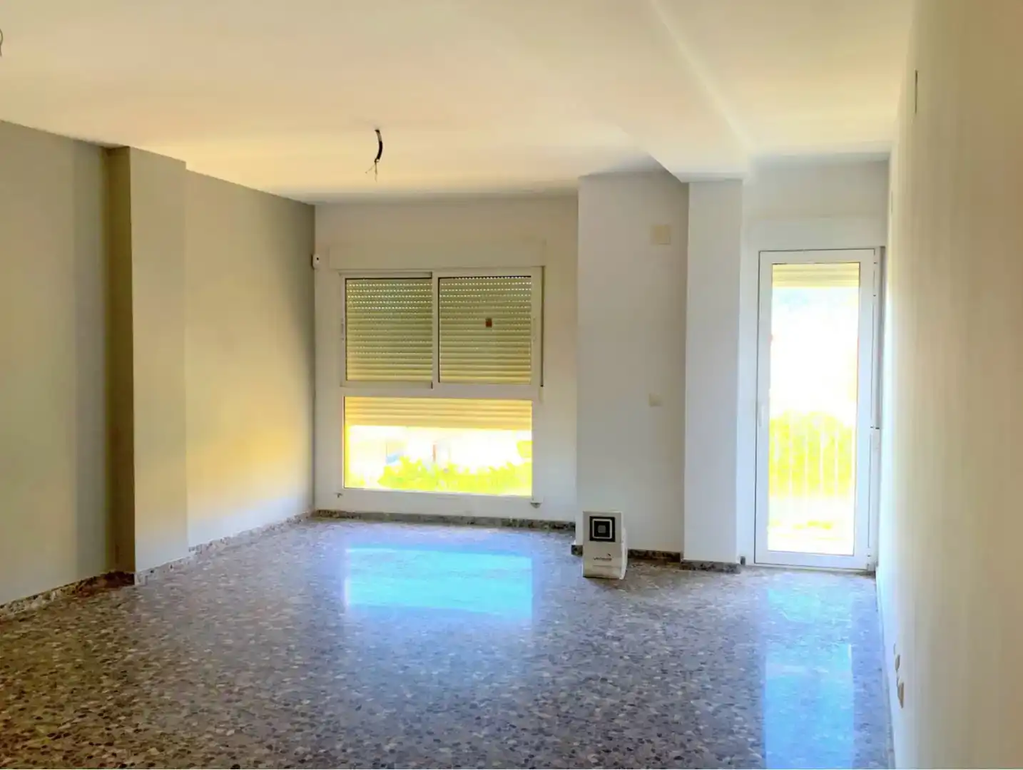 Sala d'estar de Pis en venda en Ador amb Aire condicionat i Balcó