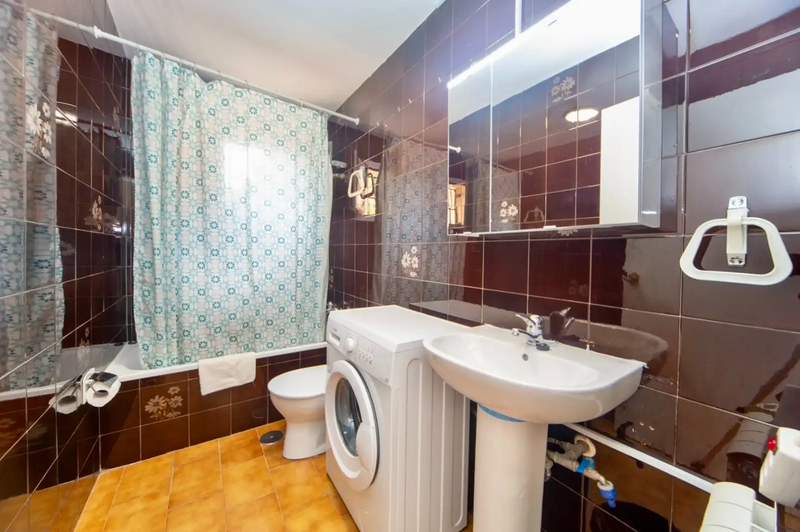 Bany de Apartament de lloguer en Granada amb Calefacció, Terrassa i Moblat