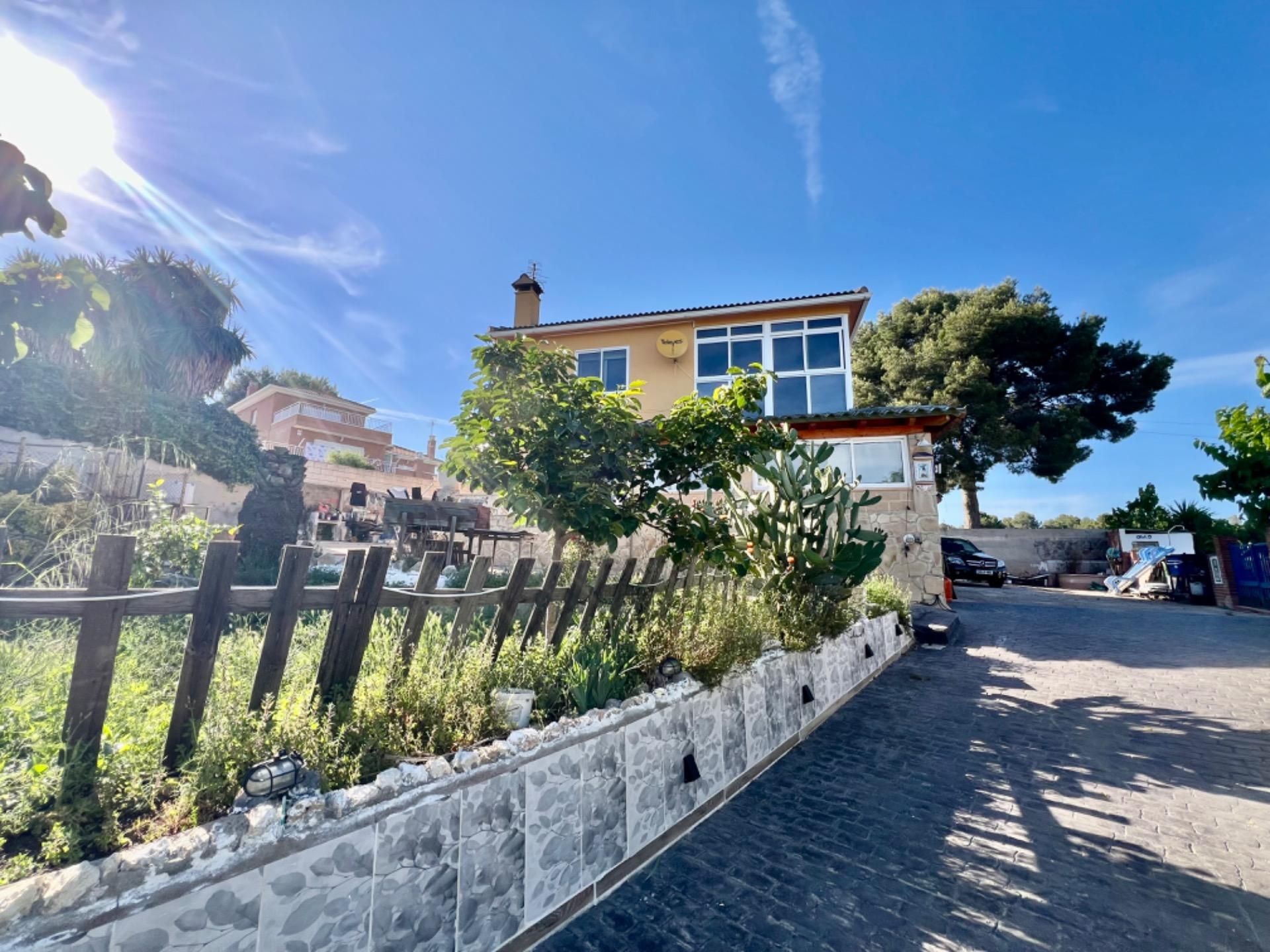 Vista exterior de Casa o xalet en venda en El Catllar  amb Aire condicionat, Calefacció i Jardí privat