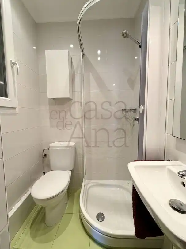Badezimmer von Wohnung zum Verkauf in Bilbao  mit Heizung und Balkon