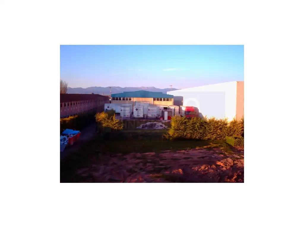 Vista exterior de Nave industrial en venta en Tricio