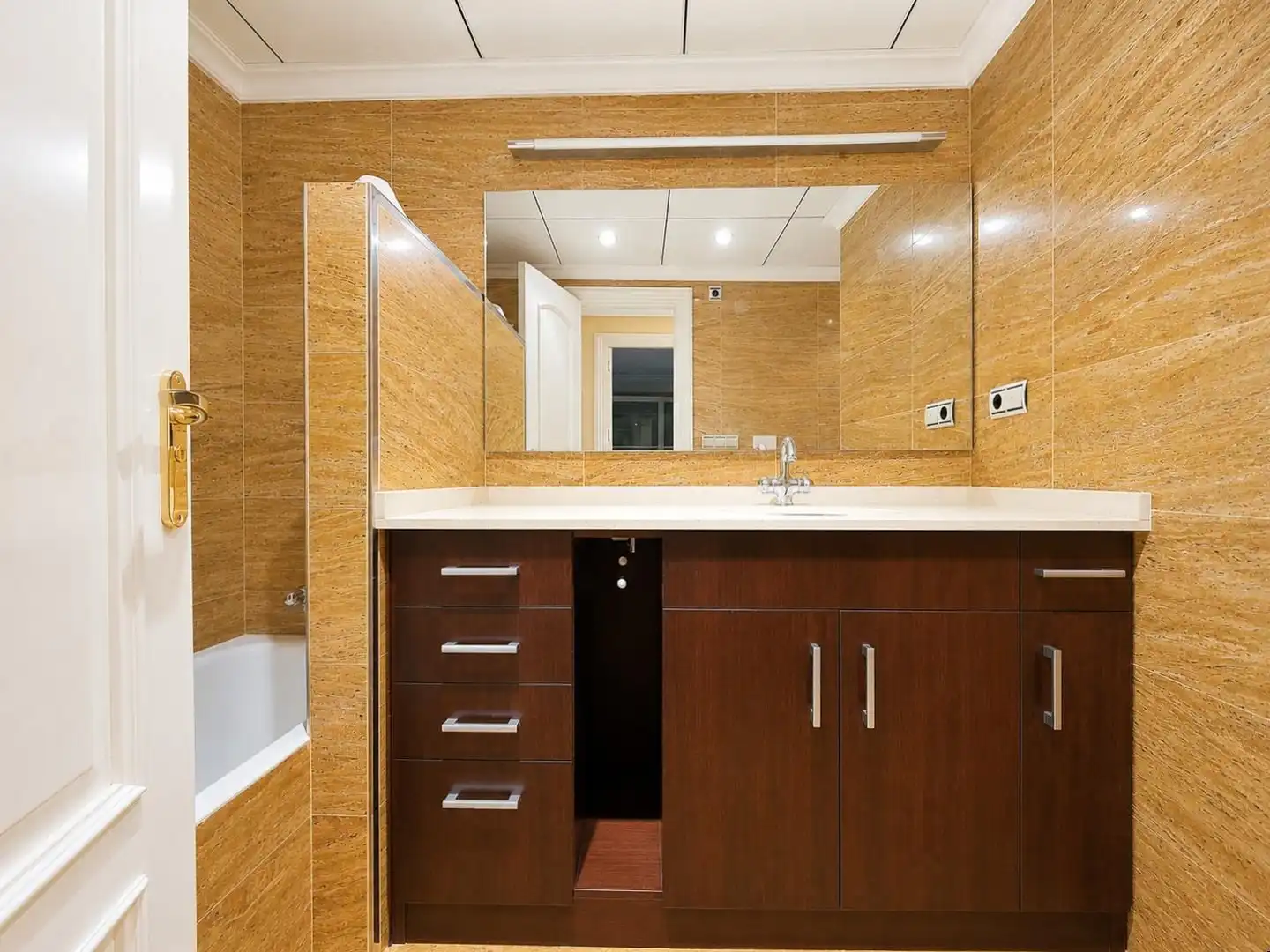 Badezimmer von Wohnung zur Miete in Elche / Elx mit Klimaanlage, Heizung und Parkett