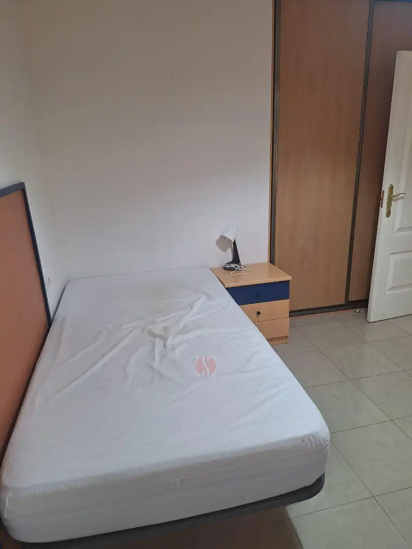 Bedroom of Flat for sale in Granada  with Heating and Furnished