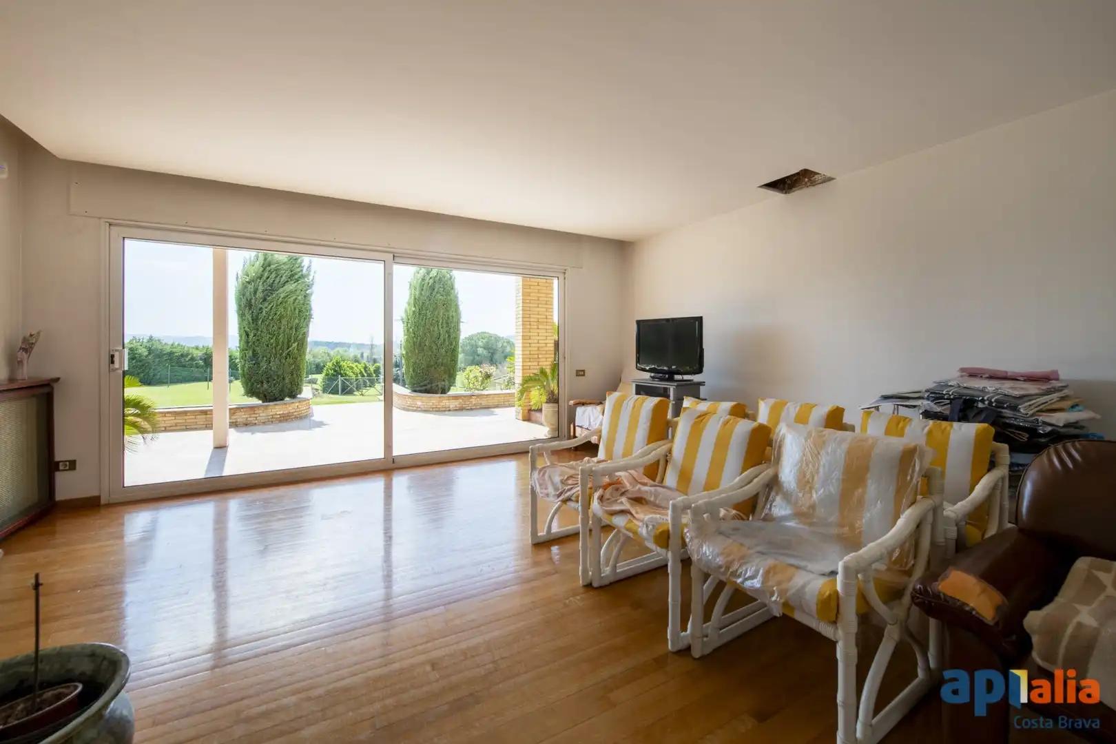 Sala de estar de Finca rústica en venta en Cornellà del Terri con Aire acondicionado, Calefacción y Terraza