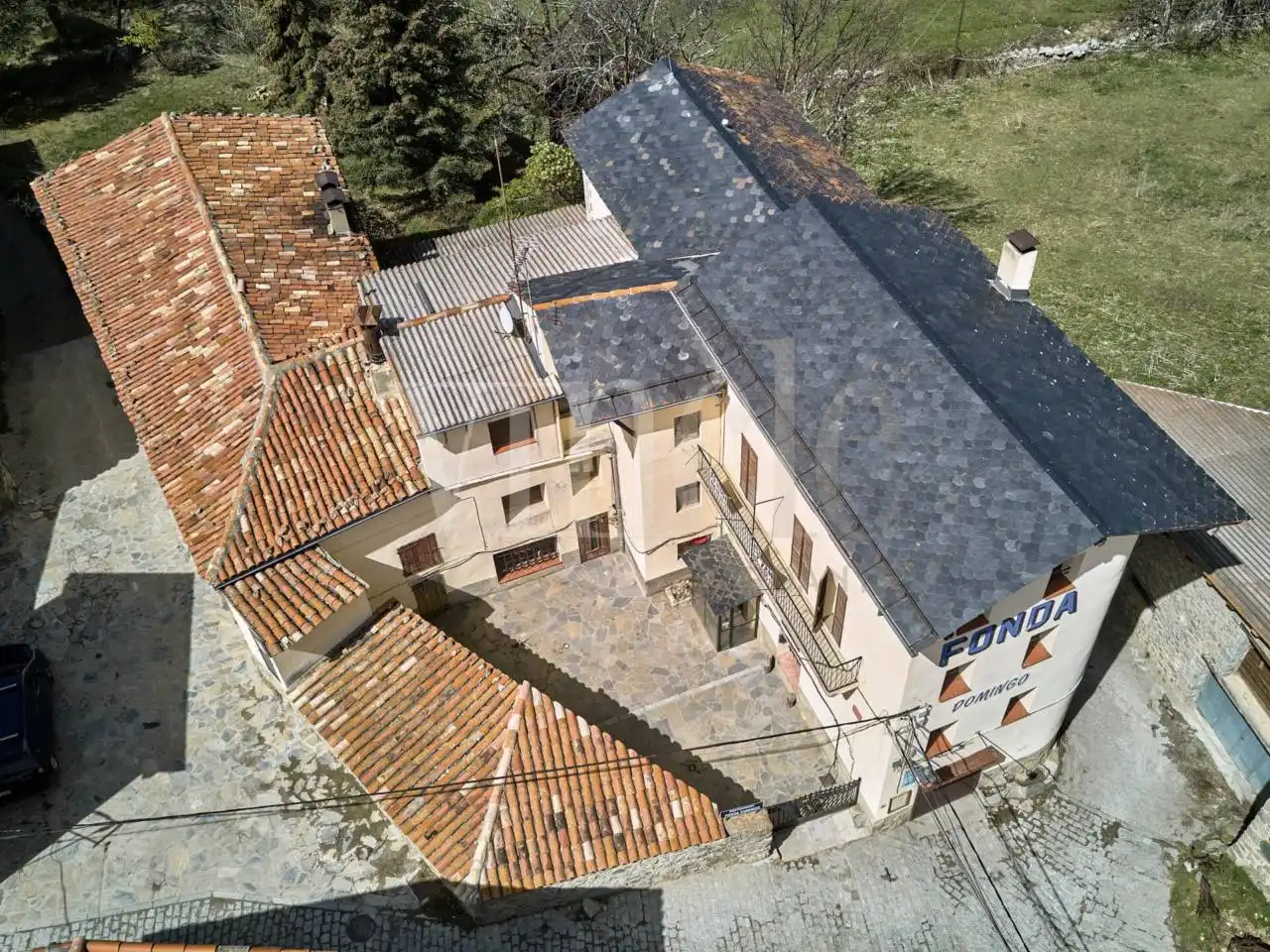 Außenansicht von Gebäude zum Verkauf in Lles de Cerdanya