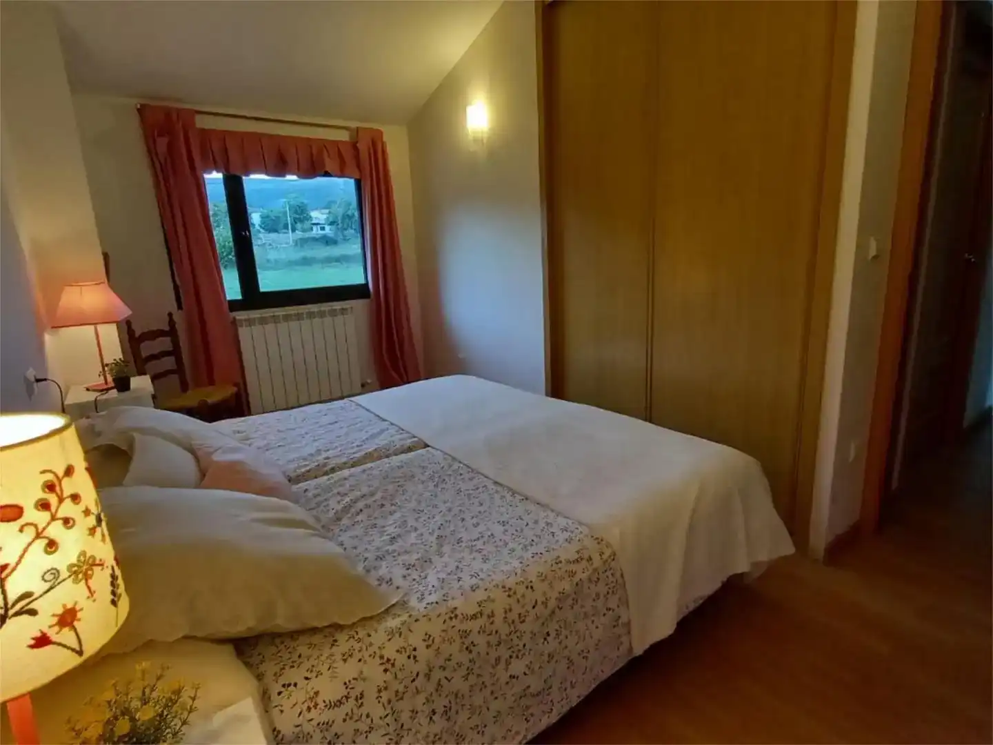 Dormitori de Casa adosada en venda en Valdeavellano de Tera amb Jardí privat, Traster i Moblat