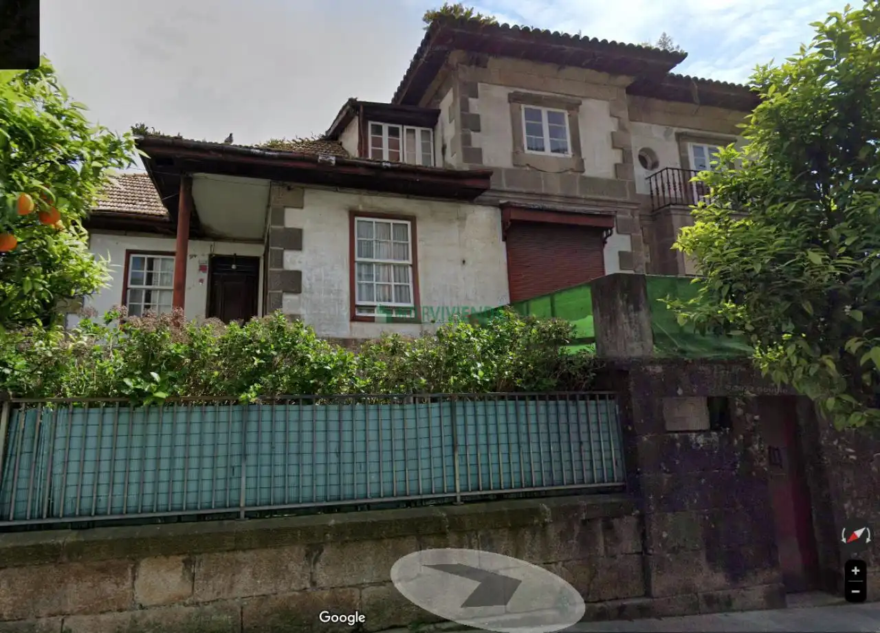 Vista exterior de Edifici en venda en Vigo 