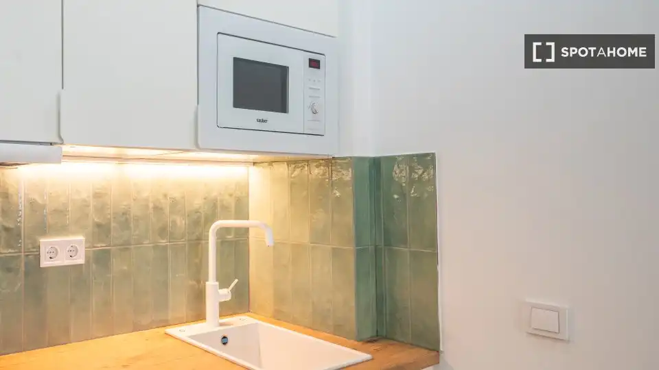 Cocina de Estudio para compartir en Madrid con Aire acondicionado, Calefacción y Terraza