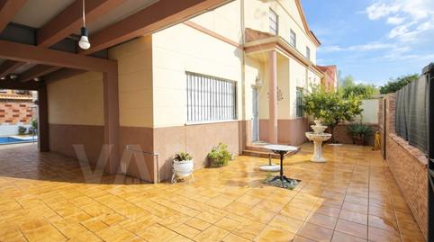 Foto 4 de Casa adosada en venda a Avenida Sierra Nevada, Loreto, Espartinas