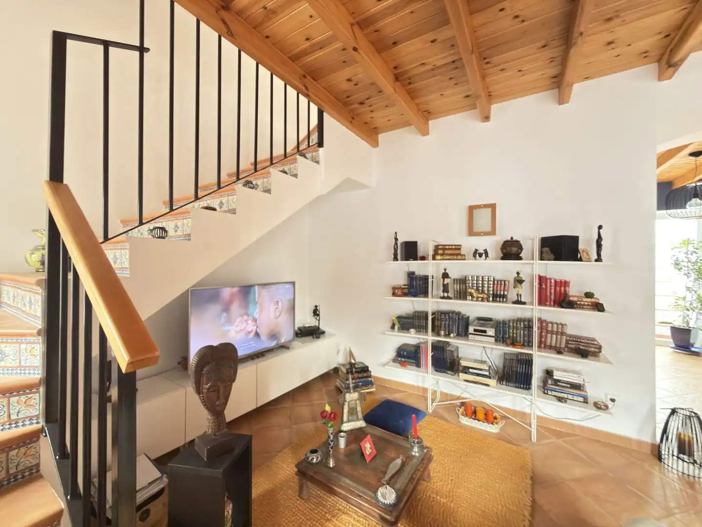 Sala d'estar de Casa o xalet en venda en Estepona amb Aire condicionat, Terrassa i Balcó