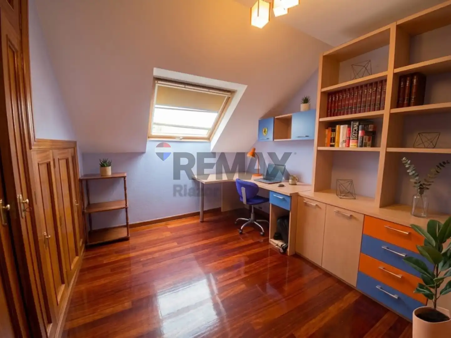 Schlafzimmer von Einfamilien-Reihenhaus zum Verkauf in Ames mit Heizung, Privatgarten und Parkett