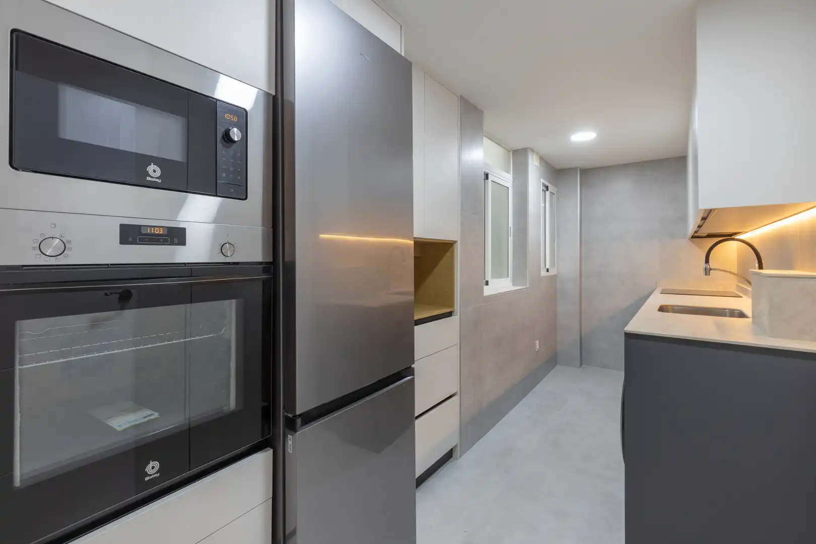 Kitchen of Flat for sale in Granada  with Air Conditioner, Heating and Parquet flooring