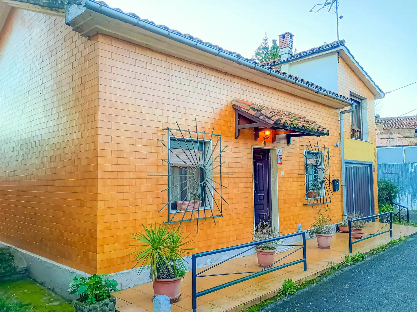 Vista exterior de Casa o chalet en venta en Castañeda con Calefacción