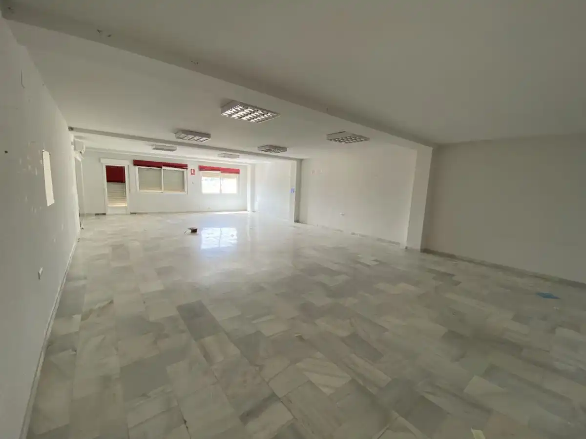 Local comercial en venda a PASEO DE CARLOS CANO SN, imagen 2