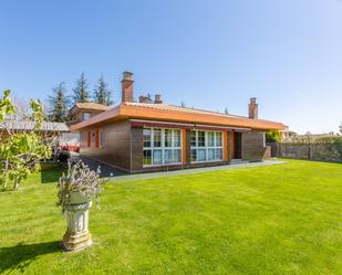 Exterior view of House or chalet for sale in Zizur Mayor / Zizur Nagusia  with Heating, Private garden and Storage room