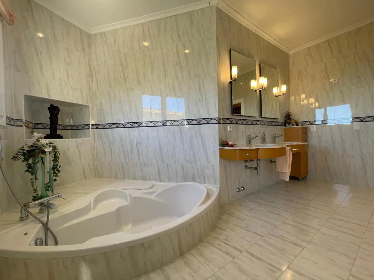 Bathroom of Houses for sale in Vinaròs  with Air Conditioner, Terrace and Furnished