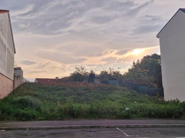 Terreny residencial en venda a Rúa Ledicia