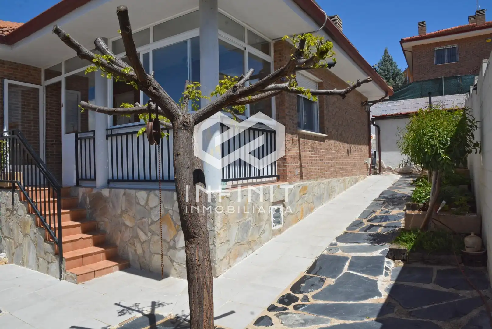 Exterior view of Houses for sale in Yebes  with Air Conditioner, Heating and Private garden