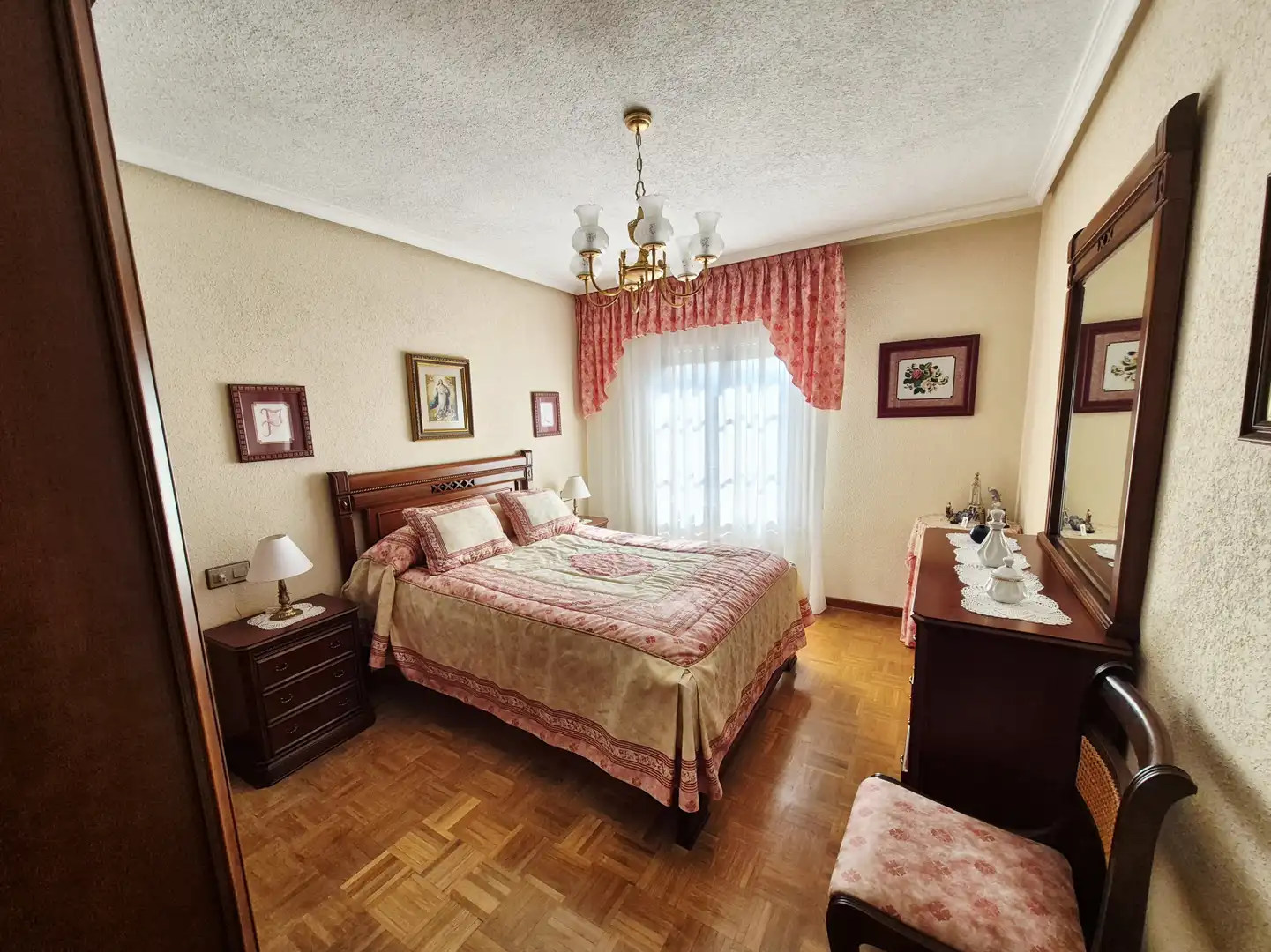 Habitación de Piso en venta en Avilés con Calefacción, Parquet y Trastero