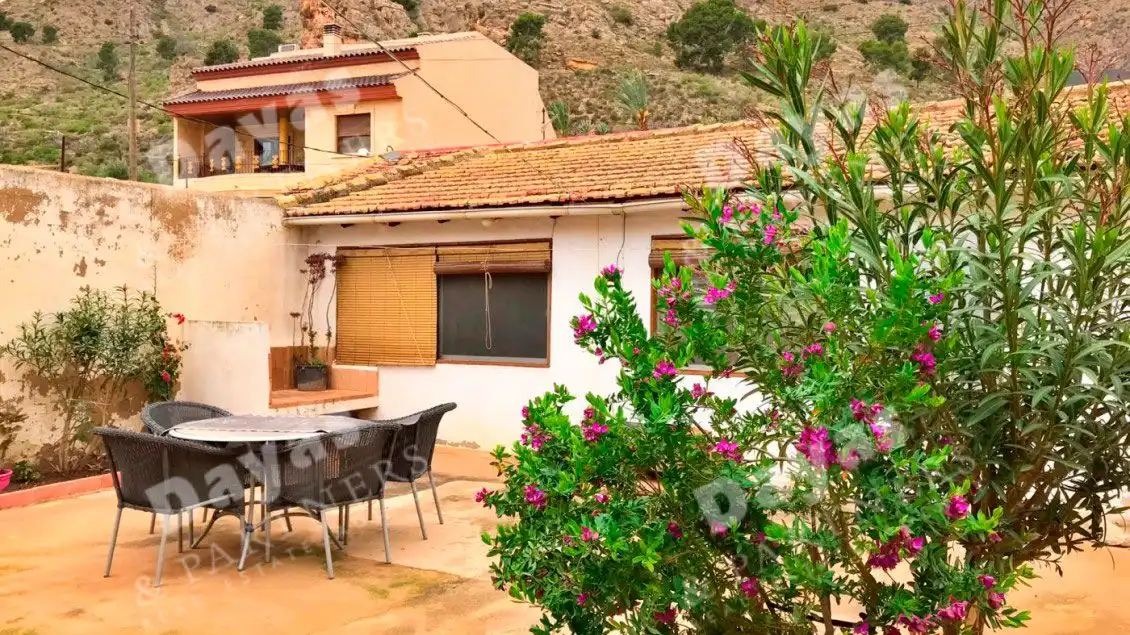 Vista exterior de Casa o xalet en venda en Orihuela amb Aire condicionat