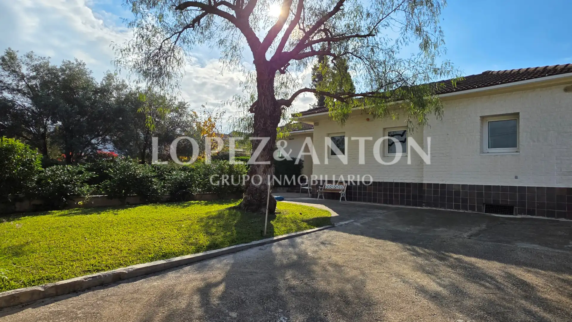 Exterior view of Houses for sale in L'Eliana  with Air Conditioner, Private garden and Terrace