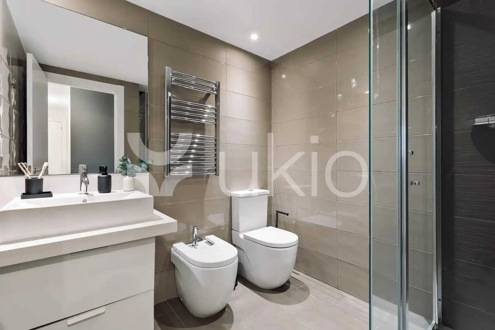 Baño de Apartamento de alquiler en Barcelona con Aire acondicionado, Calefacción y Amueblado