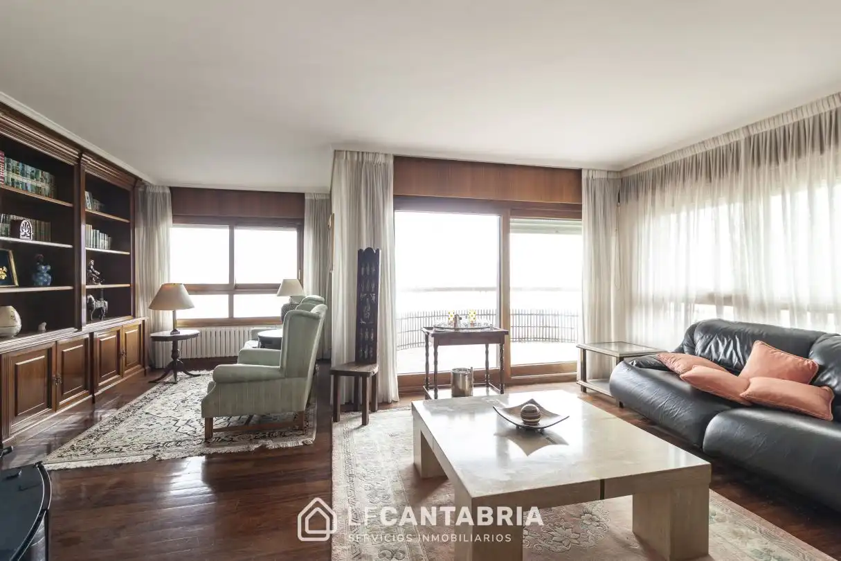 Sala de estar de Dúplex en venta en Santander con Calefacción y Terraza