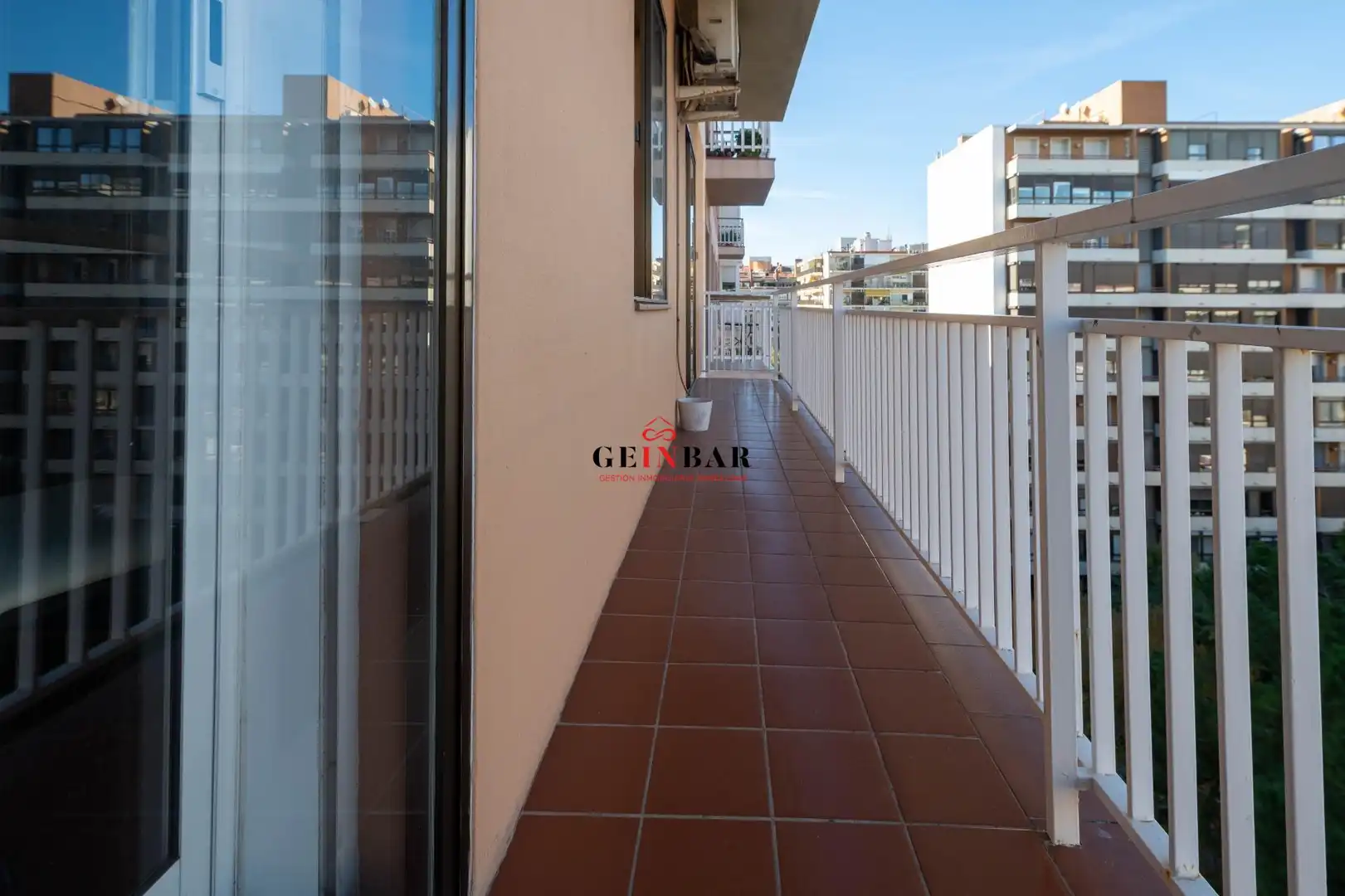 Terrasse von Wohnung zum Verkauf in Barcelona mit Klimaanlage, Heizung und Privatgarten