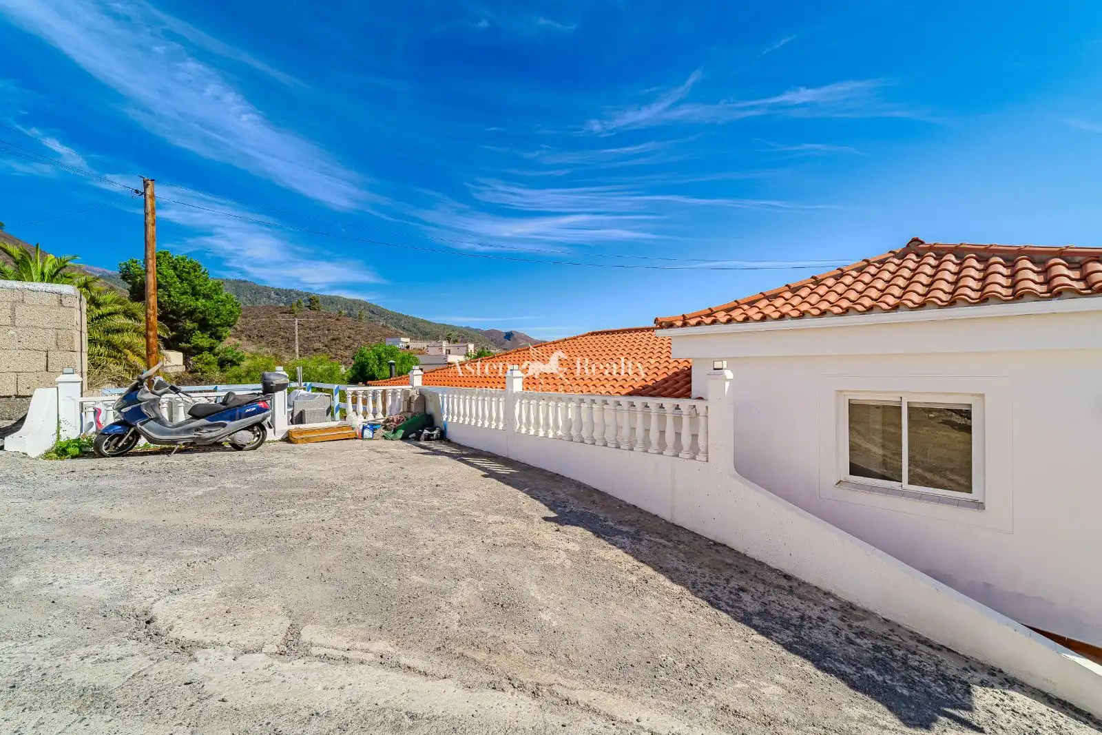 Vista exterior de Casa o xalet en venda en San Miguel de Abona amb Calefacció, Terrassa i Traster