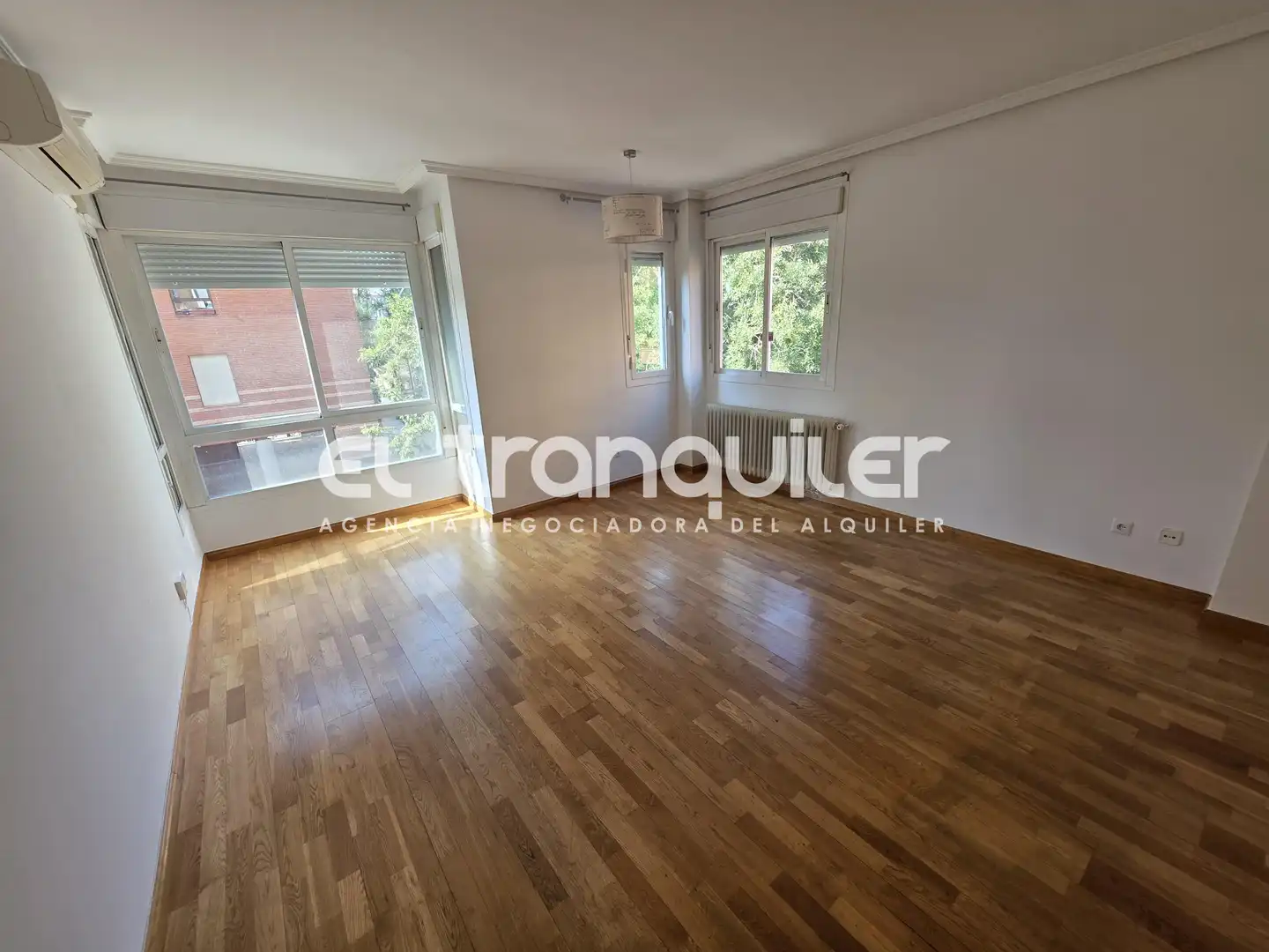 Dormitori de Pis de lloguer en Madrid amb Aire condicionat, Parquet i Piscina
