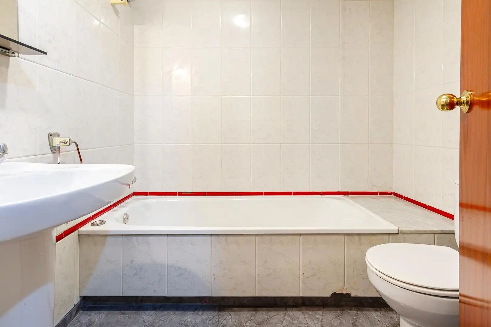 Bathroom of Flat for sale in Viladecans  with Heating, Terrace and Balcony