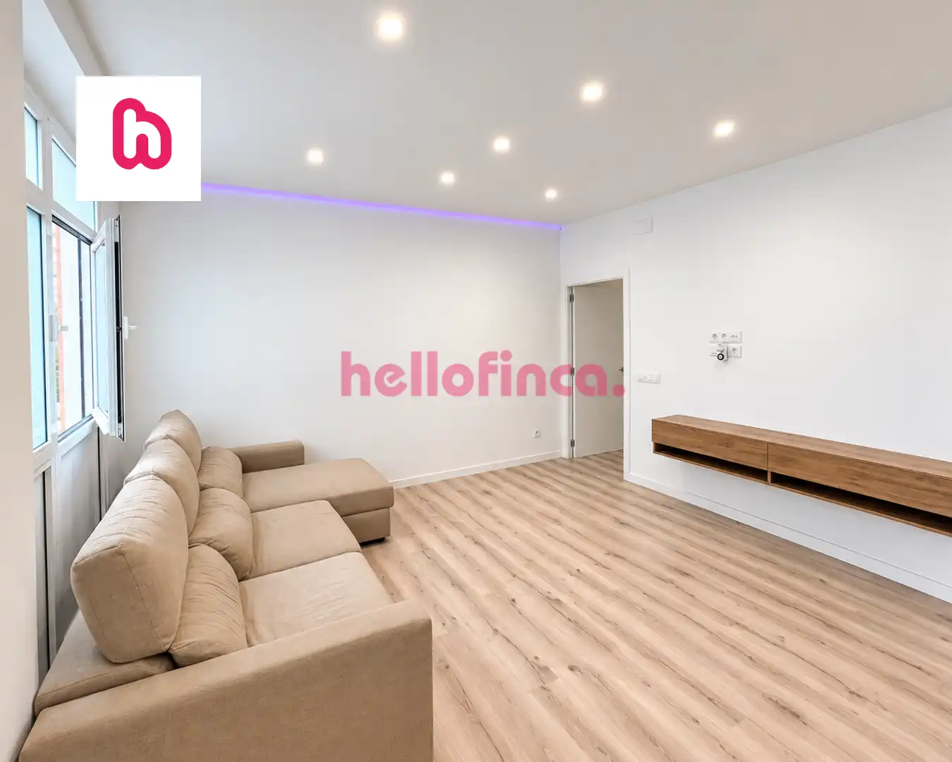 Living room of Flat for sale in Badalona  with Air Conditioner and Furnished