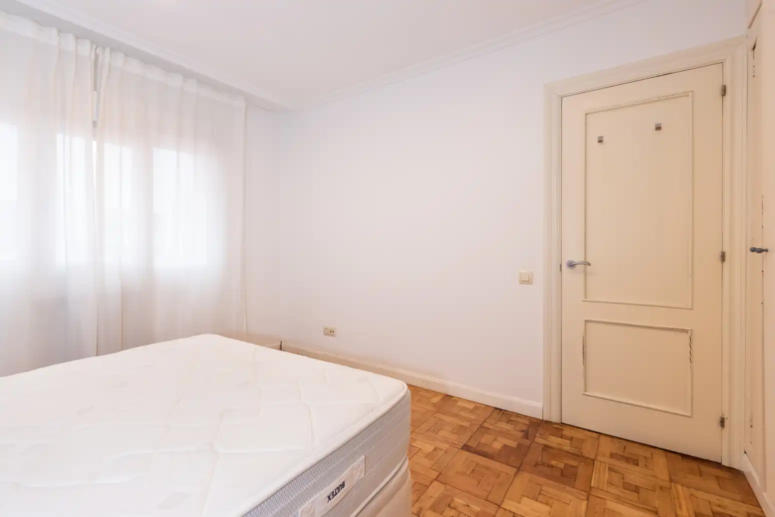 Habitación de Piso en venta en Oviedo  con Calefacción y Parquet