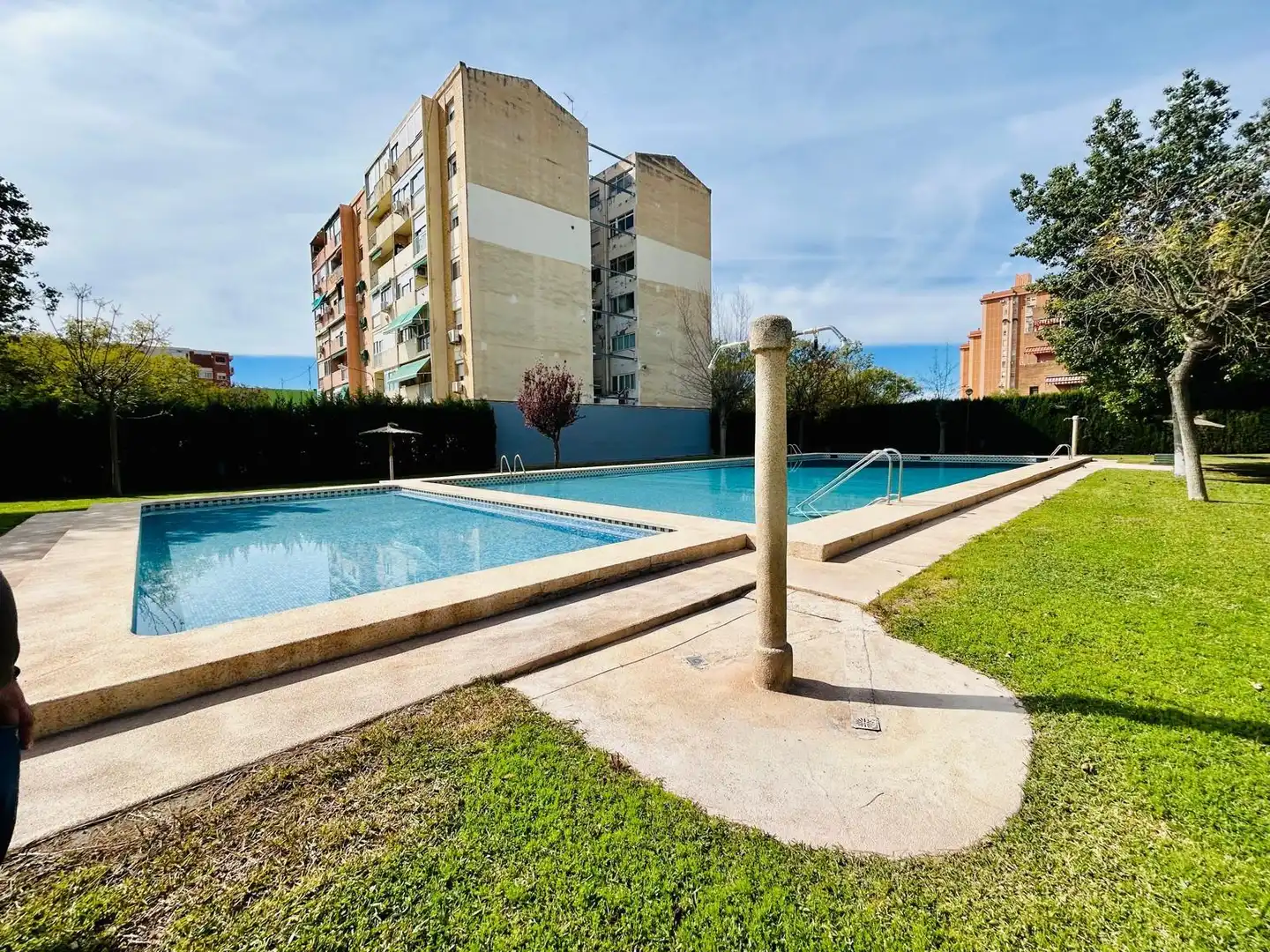 Piscina de Pis en venda en Alicante / Alacant amb Aire condicionat, Jardí privat i Moblat