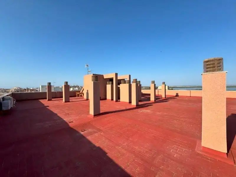 Terrassa de Apartament en venda en Torrevieja amb Aire condicionat, Moblat i Piscina comunitària