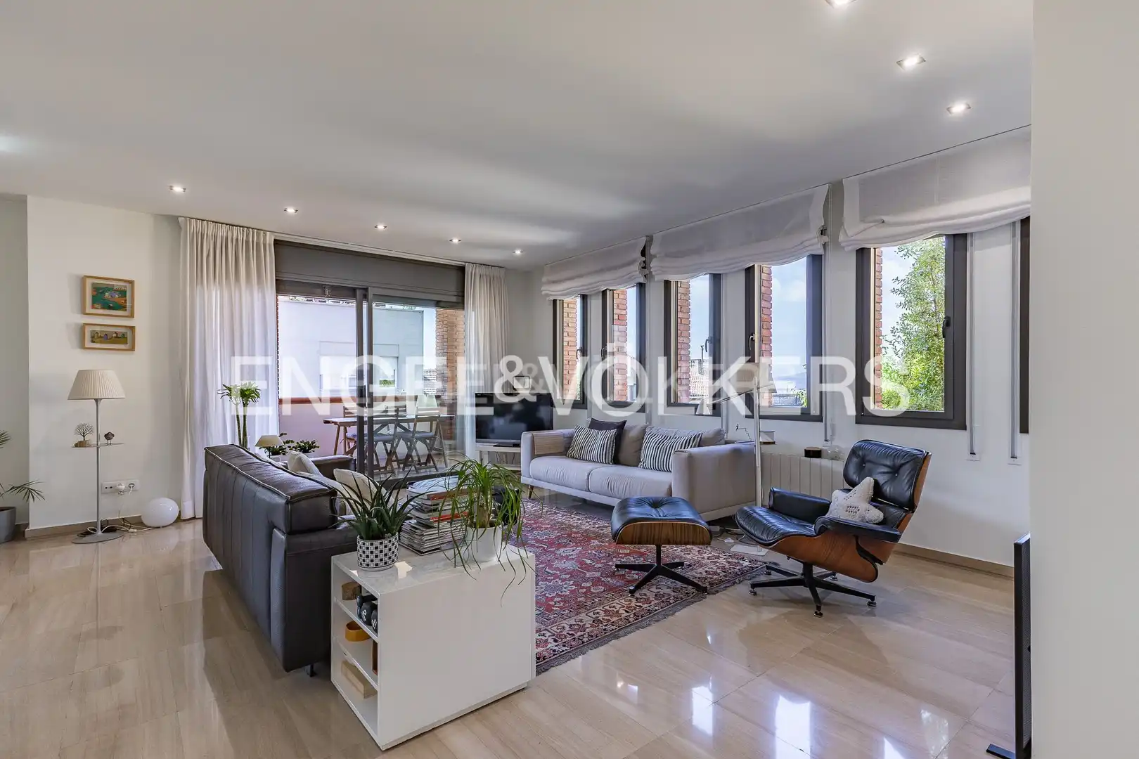 Sala d'estar de Casa o xalet en venda en Sant Just Desvern amb Aire condicionat, Calefacció i Jardí privat
