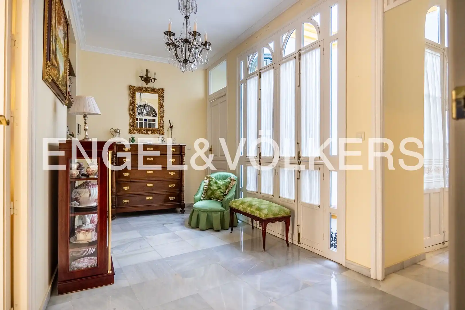 Haus oder Chalet zum Verkauf in Sevilla mit Klimaanlage, Heizung und Balkon