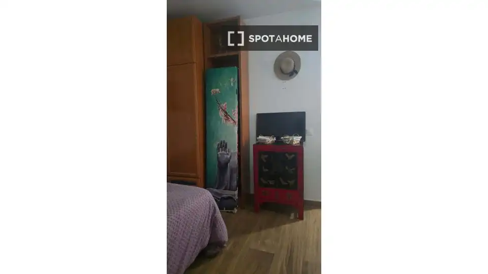 Dormitori de Estudi per a compartir en Málaga amb Aire condicionat, Terrassa i Moblat