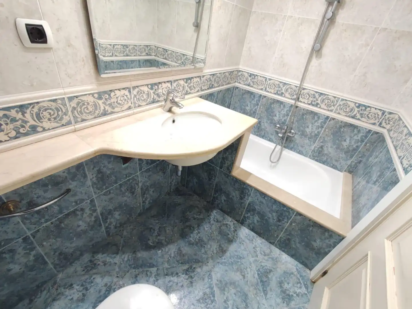 Baño de Dúplex de alquiler en Manresa con Calefacción, Terraza y Trastero