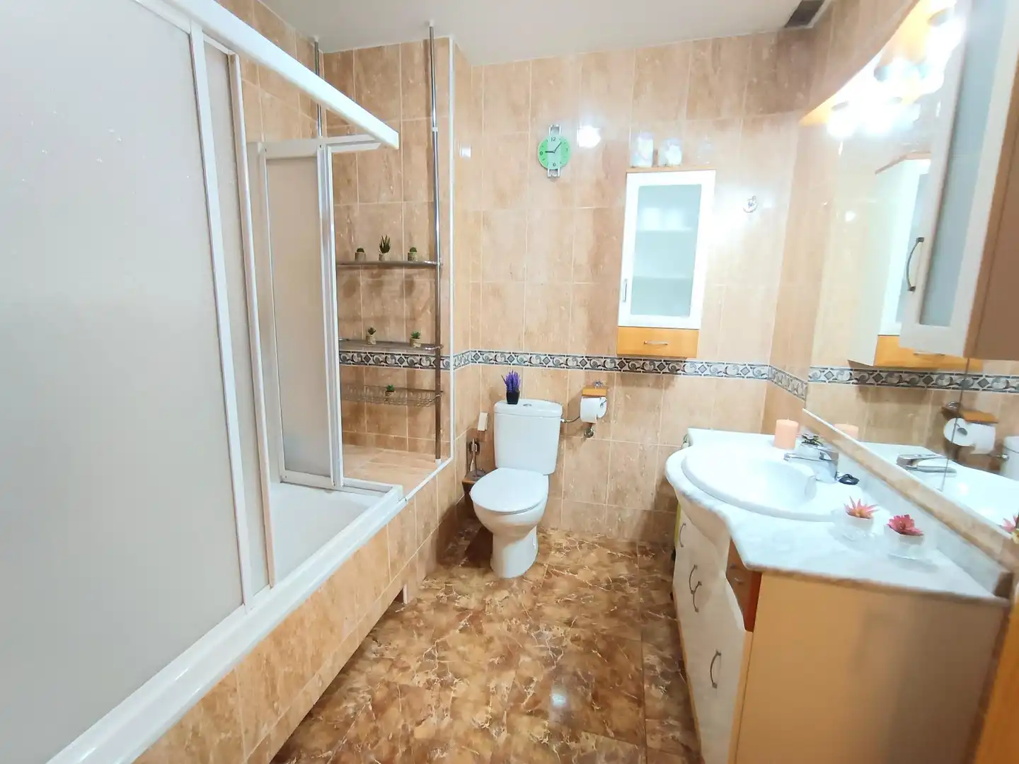 Badezimmer von Einfamilien-Reihenhaus zum Verkauf in Ulea mit Klimaanlage, Heizung und Terrasse