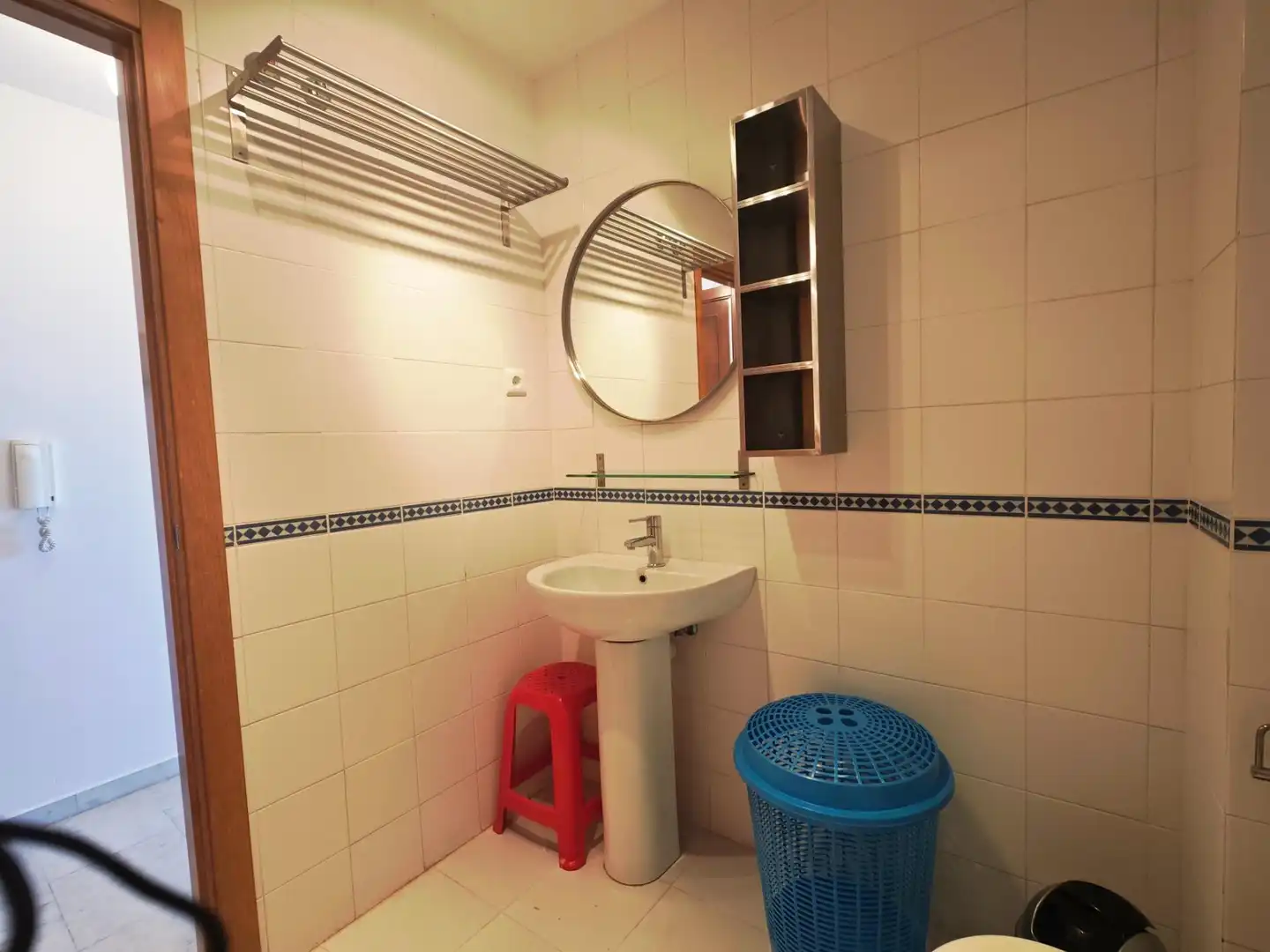 Baño de Estudio de alquiler en Fuengirola con Aire acondicionado, Jardín privado y Terraza