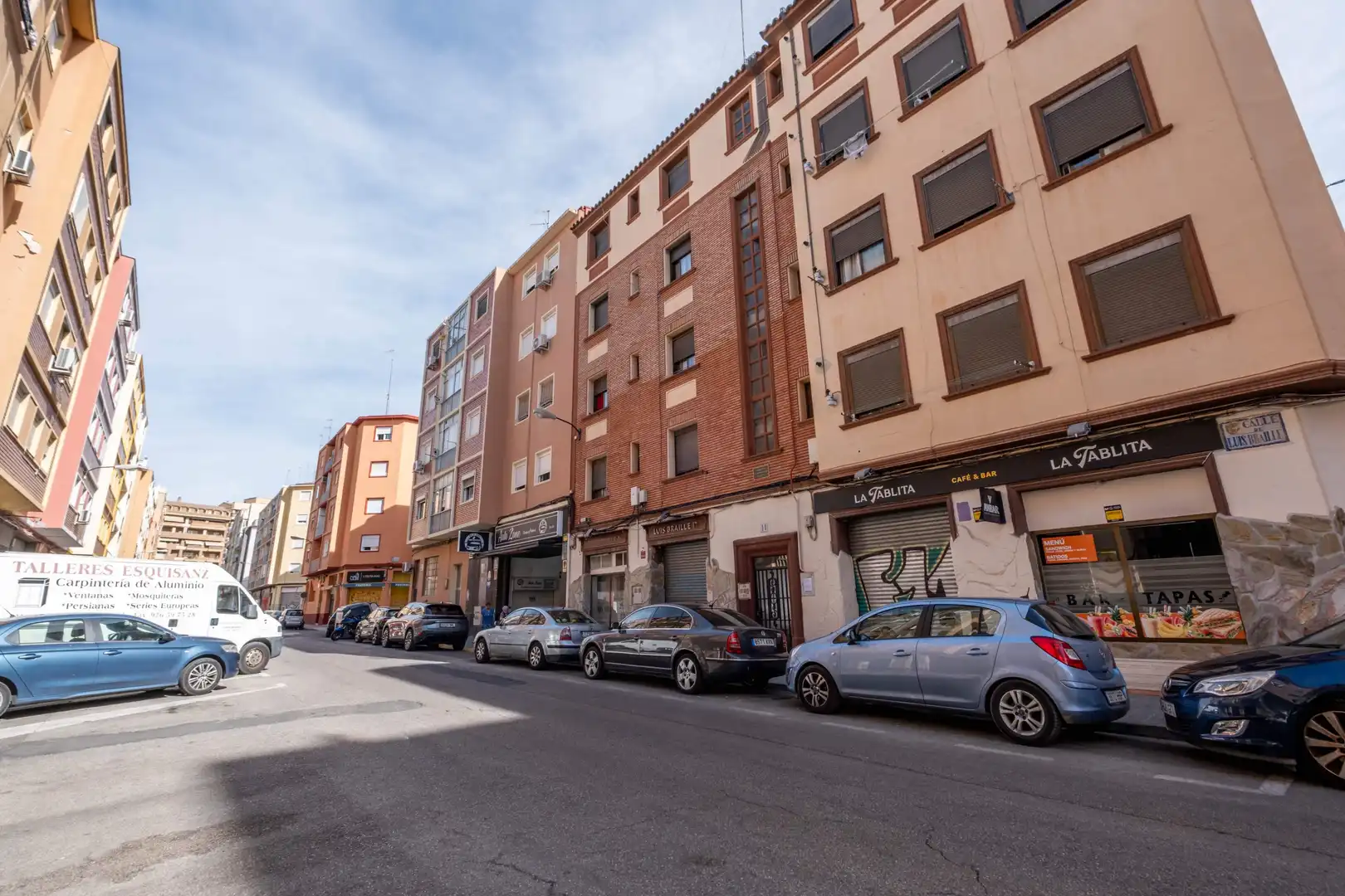 Vista exterior de Edifici en venda en Zaragoza