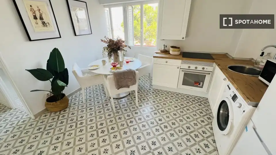 Cocina de Apartamento para compartir en Madrid con Aire acondicionado, Calefacción y Terraza