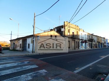 Casa amb balcó en venda a Casc Urbà