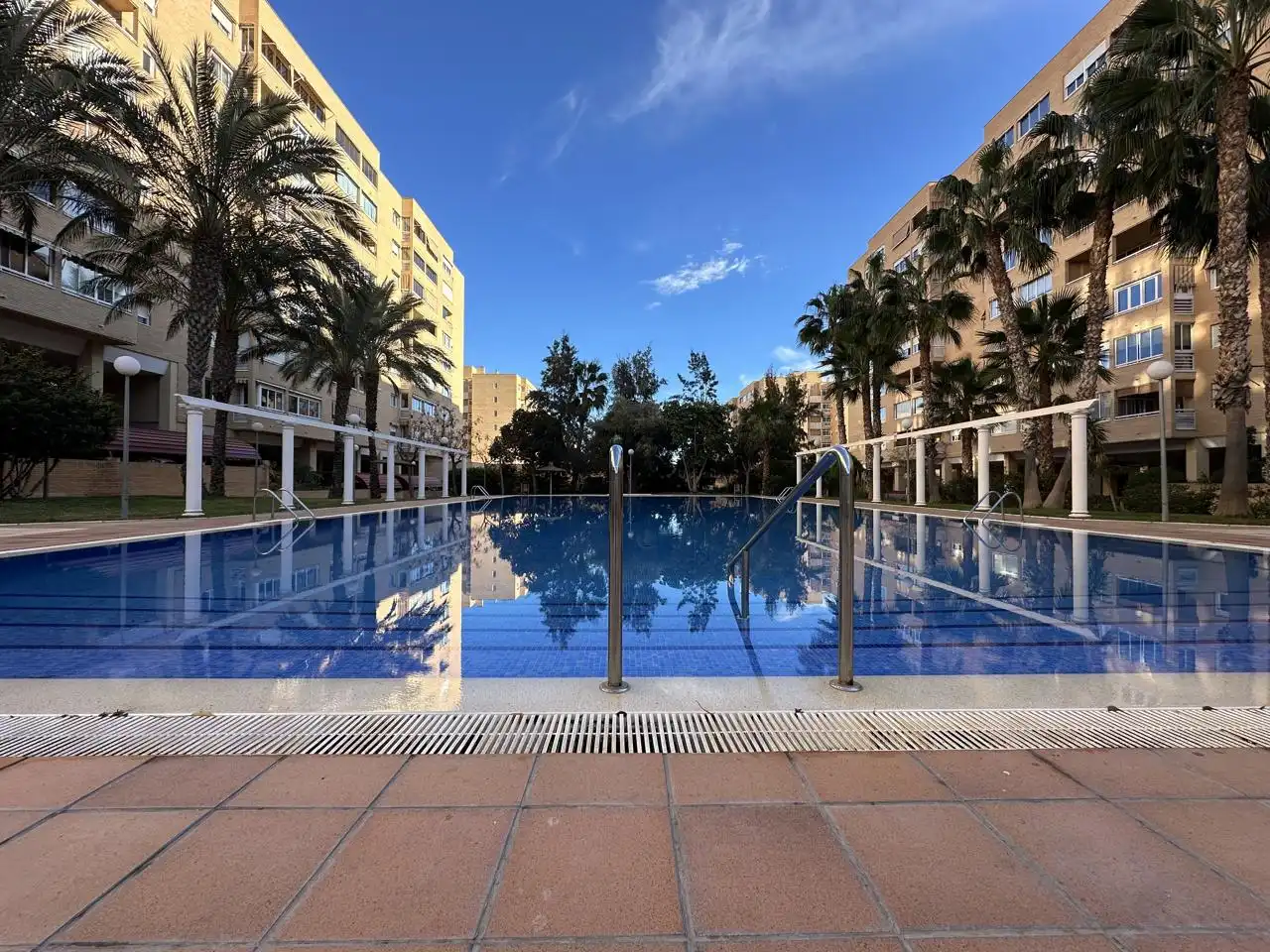 Piscina de Pis en venda en Alicante / Alacant amb Aire condicionat, Calefacció i Traster