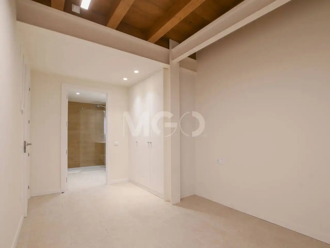 Piso en venta en Vic con Calefacción, Terraza y Alarma