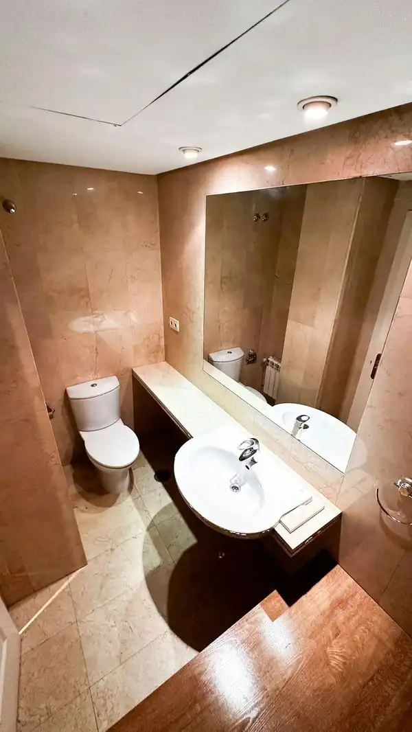 Baño de Piso de alquiler en Madrid con Aire acondicionado, Jardín privado y Trastero
