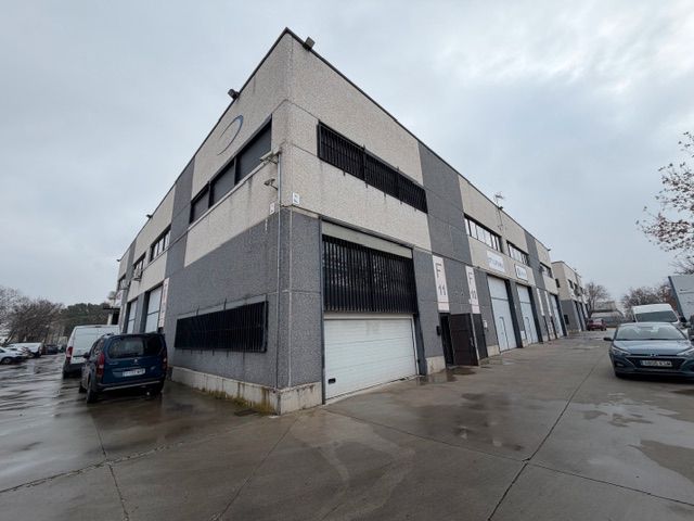 Vista exterior de Nau industrial en venda en Alcalá de Henares
